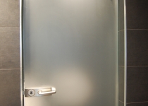Стъклена врата - система за заключване - манет